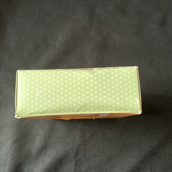 Cooking for your baby recipe book plus two storage pots - Picture 4 of 6